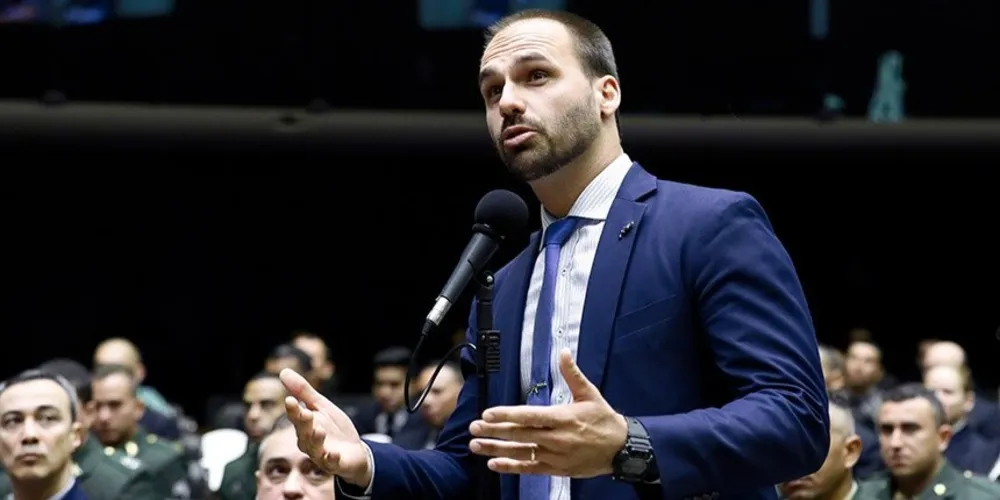 Deputado Eduardo Bolsonaro em discurso na Câmara dos Deputados quando estava no Brasil