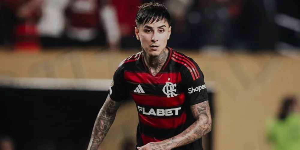 O meio-campista Erick Pulgar foi encaminhado ao hospital ainda durante a partida