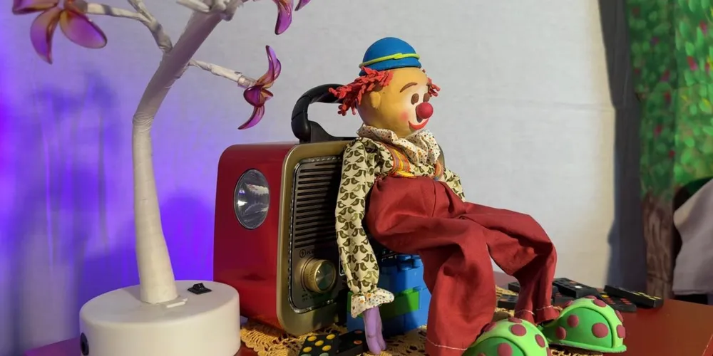 O projeto traz uma narrativa lúdica e sensível sobre a importância de preservar a magia do brincar