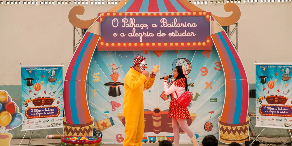 Protagonizado por Geovana Salgueiro e Robert Salgueiro (Palhaço Picolé), o espetáculo mistura teatro, música e dança em uma narrativa lúdica