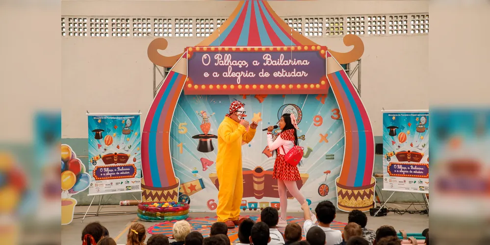 Protagonizado por Geovana Salgueiro e Robert Salgueiro (Palhaço Picolé), o espetáculo mistura teatro, música e dança em uma narrativa lúdica
