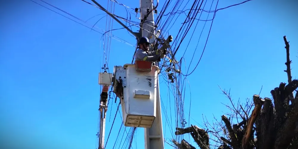 Manutenção dos fios é responsabilidade das operadoras