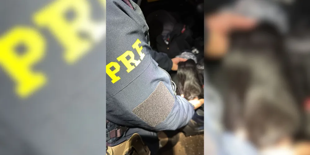 No interior do veículo, os policiais localizaram seis malas carregadas com mechas de cabelo humano