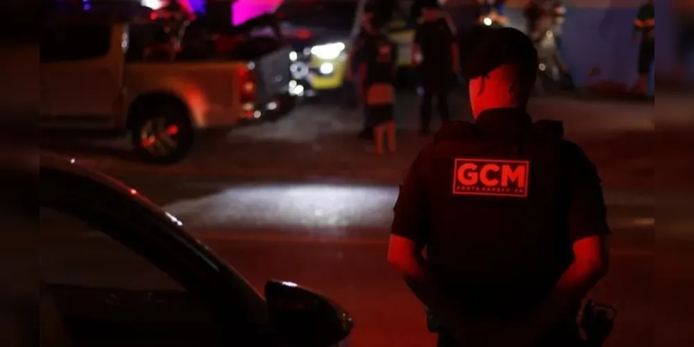 Guarda Municipal realizando a abordagem em Ponta Grossa