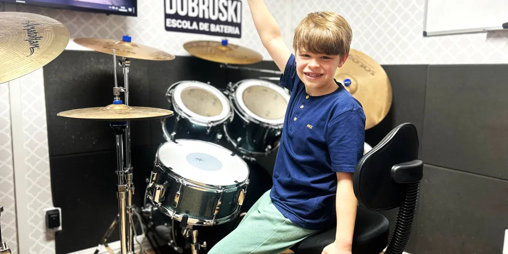 Em vídeo recente publicado pela família, que mostra a evolução de Gabriel ao longo dos anos, chamou a atenção dos bateristas do Skank e Raimundos