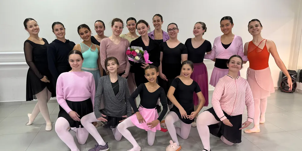 Aula especial com a convidada marca carreira das bailarinas da
academia castrense