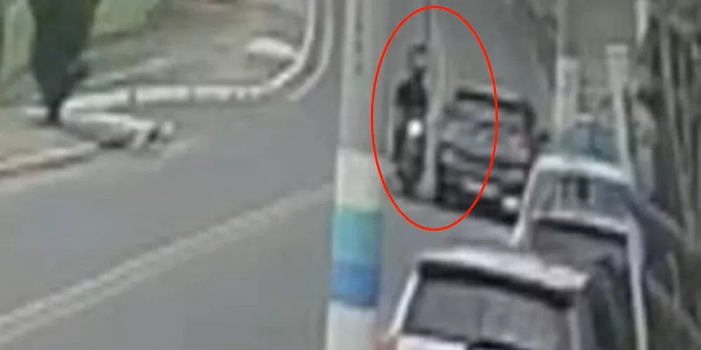 Momento em que a vítima é atingida pelos disparos