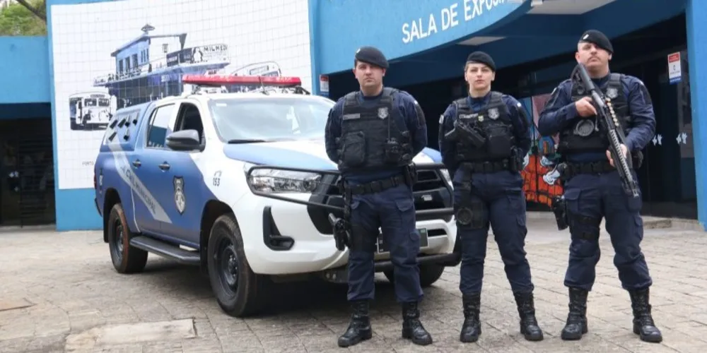 Guardas em destaque na foto após operação
