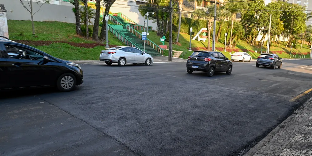 A lombada presente na rua Balduíno Taques foi removida durante a tarde desta quinta-feira (21)
