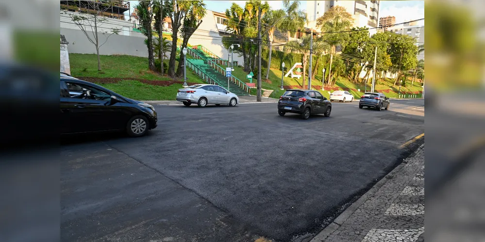 A lombada presente na rua Balduíno Taques foi removida durante a tarde desta quinta-feira (21)