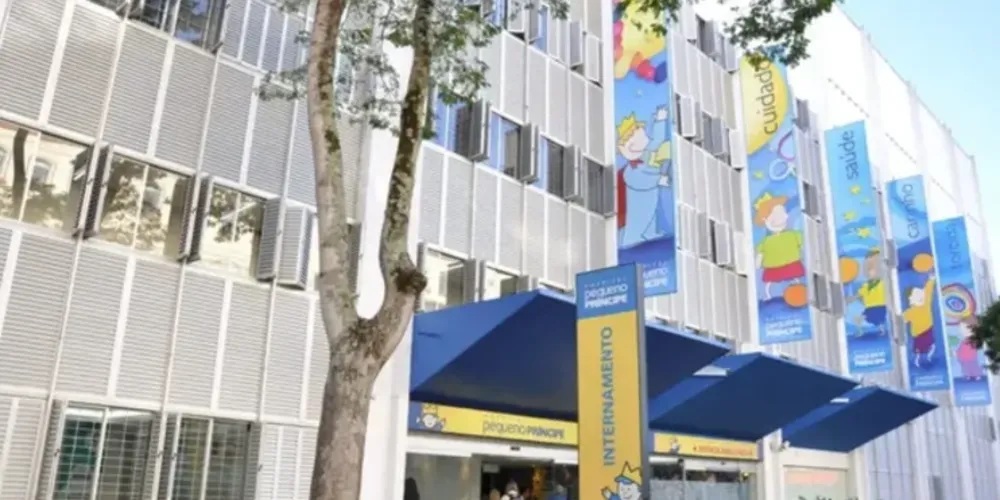 Família pede ajuda para transferência de bebê de nove meses que sofre com enterocolite necrosante.