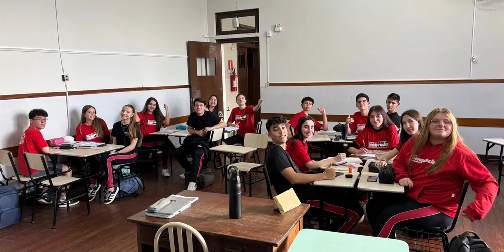 A dinâmica propiciou experiências novas e desafiadoras aos alunos, como entrevistas com convidados externos e planejamento cuidadoso e execução de registros fotográficos