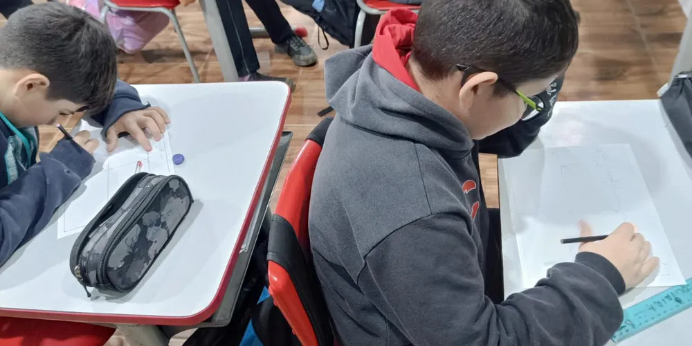 Uma das atividades desafiou os estudantes a ilustrarem atitudes de conscientização sobre os cuidados com a água