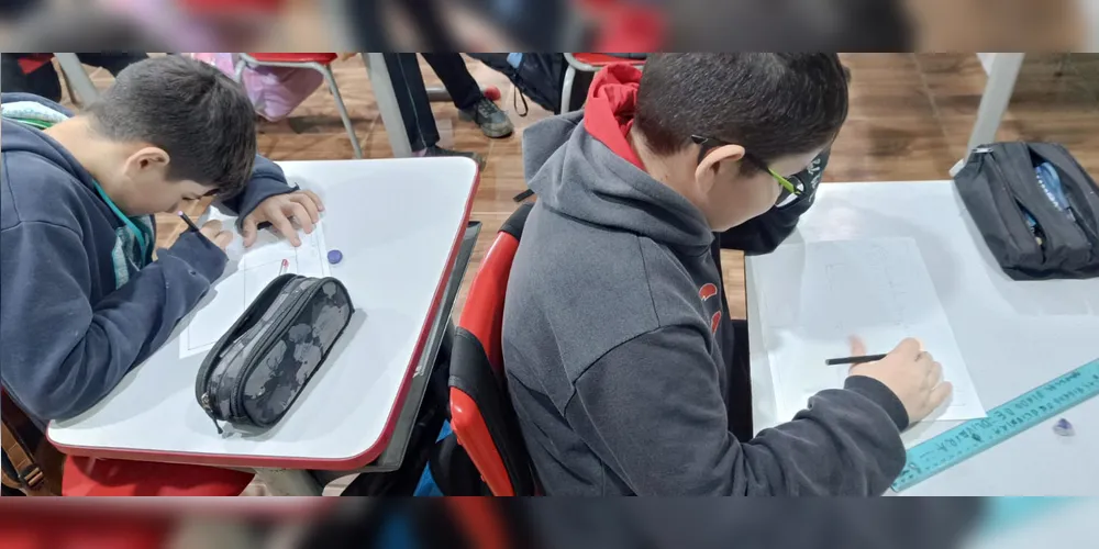 Uma das atividades desafiou os estudantes a ilustrarem atitudes de conscientização sobre os cuidados com a água