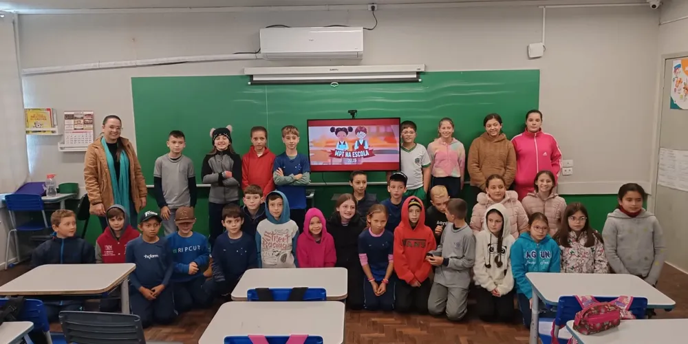 A abertura das atividades contou com uma palestra de uma psicóloga, que detalhou a temática aos educandos