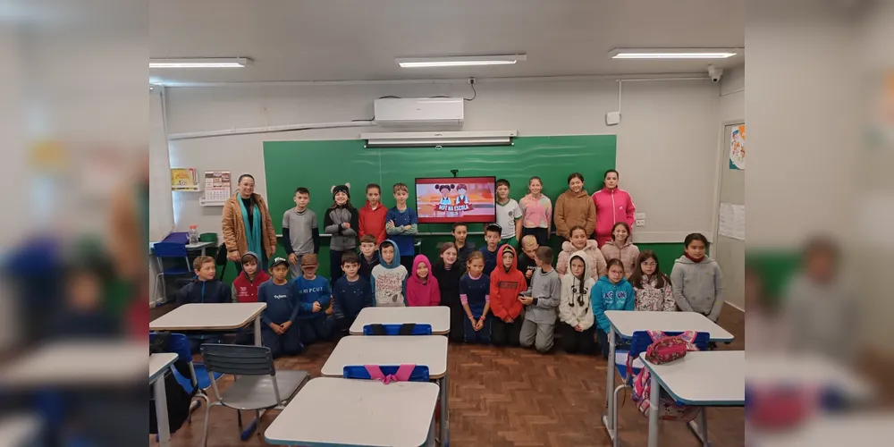 A abertura das atividades contou com uma palestra de uma psicóloga, que detalhou a temática aos educandos