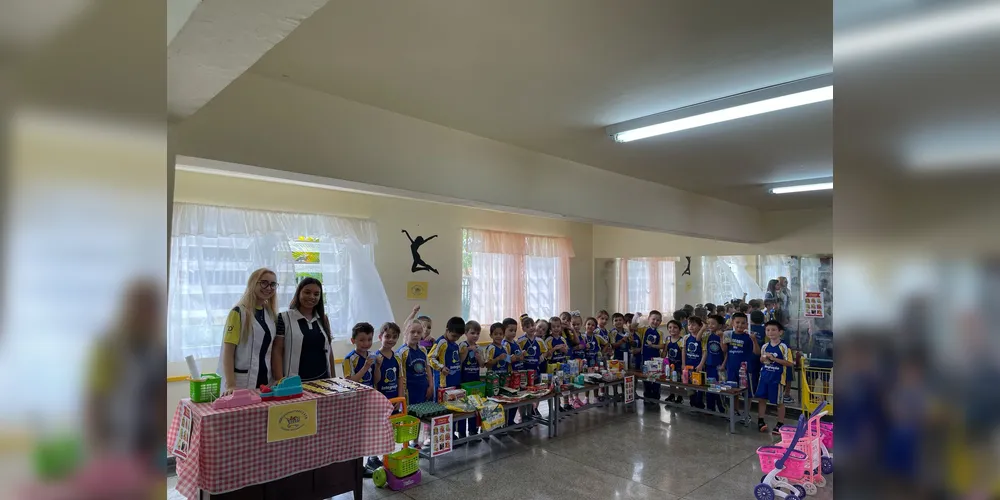 Os alunos participaram de todos os momentos de organização da dinâmica, desde a seleção das embalagens até a execução da prática