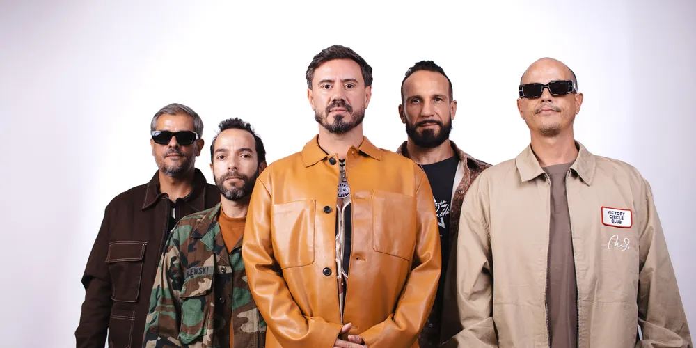 O set list é formado por, claro, os maiores sucessos da banda como “Filho do Leão” e “Com Certeza”, mas também por músicas que foram apresentadas no show especial Tranquilize