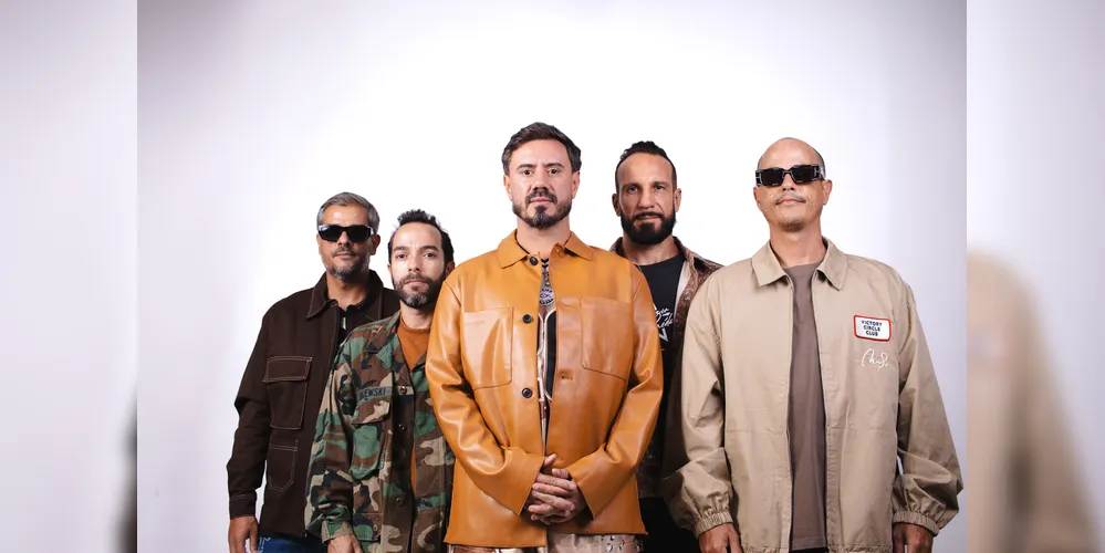 O set list é formado por, claro, os maiores sucessos da banda como “Filho do Leão” e “Com Certeza”, mas também por músicas que foram apresentadas no show especial Tranquilize