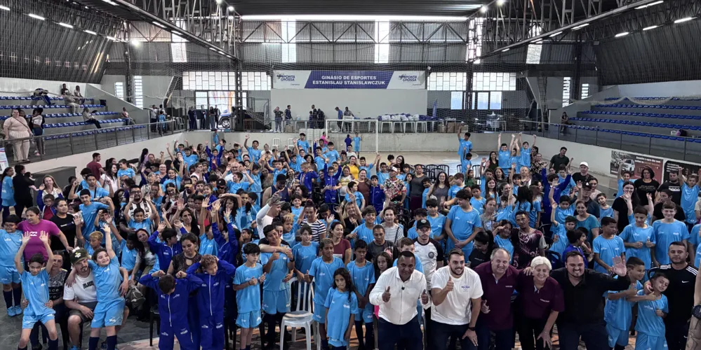 Os kits foram distribuídos durante evento realizados no Ginásio Zucão