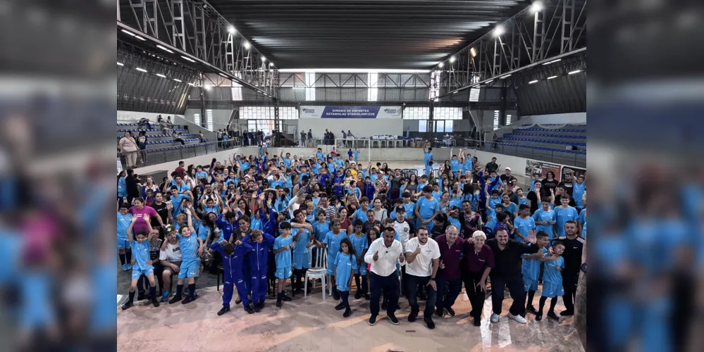 Os kits foram distribuídos durante evento realizados no Ginásio Zucão