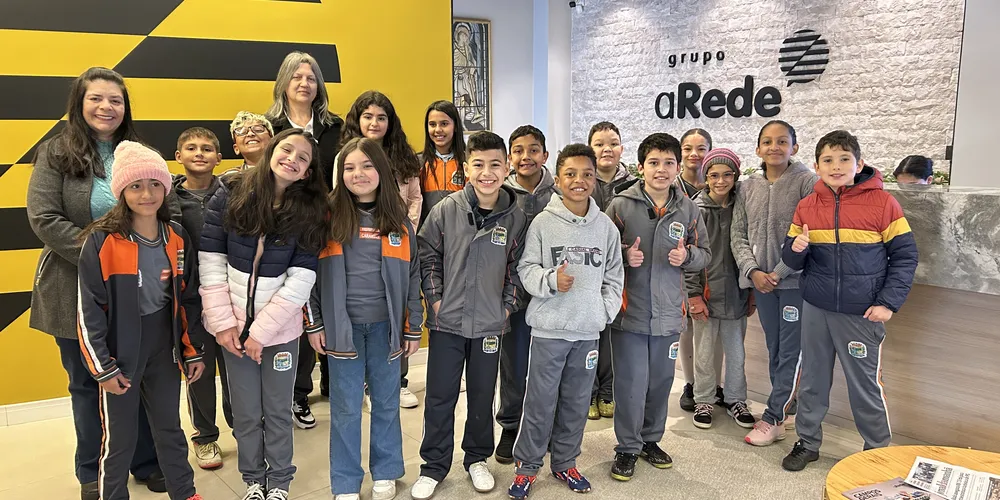 A dinâmica oferece um momento especial aos alunos, que podem compreender como funciona um dos maiores grupos de comunicação do Paraná