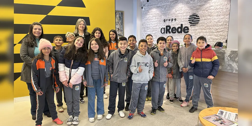 A dinâmica oferece um momento especial aos alunos, que podem compreender como funciona um dos maiores grupos de comunicação do Paraná