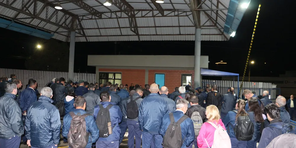 Votação foi realizada às 04h30, desta segunda-feira