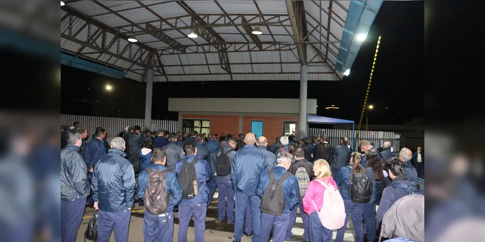 Votação foi realizada às 04h30, desta segunda-feira