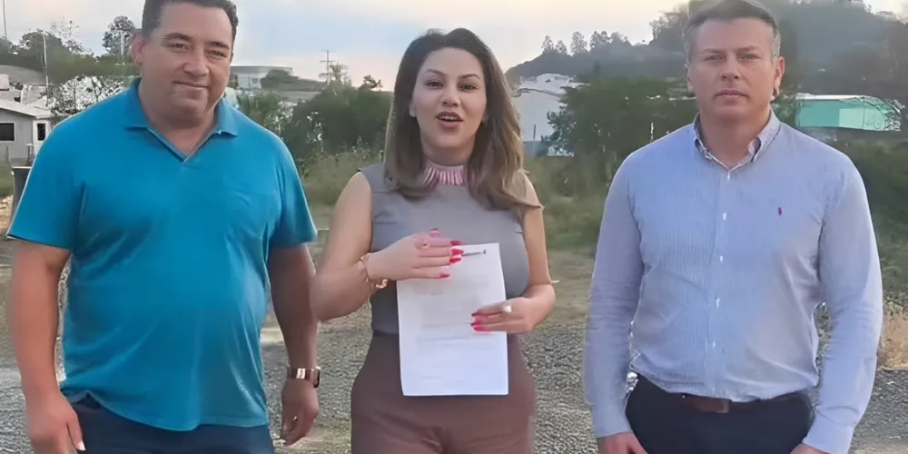 A prefeita Dayane Sovinski esteve na Vila Jangada e anunciou o investimento