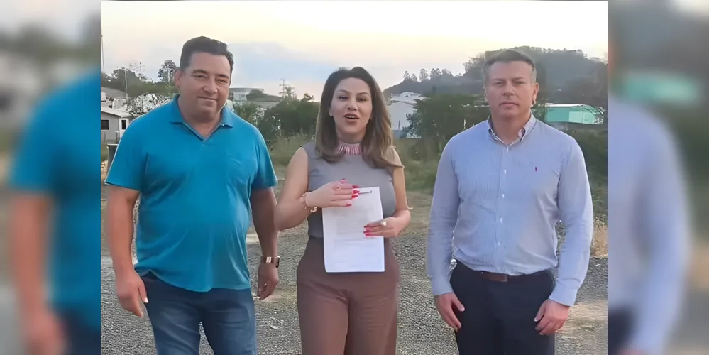 A prefeita Dayane Sovinski esteve na Vila Jangada e anunciou o investimento