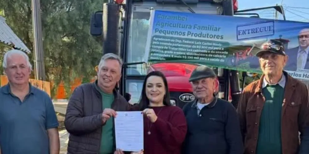 A prefeita Elisangela Pedroso esteve presente na cerimônia de entrega