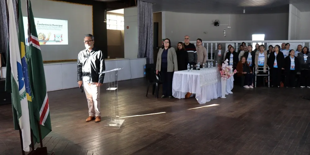 A programação contou com a presença de secretários municipais, vereadores e apresentação do Coral do Grupo de Idosos “Conviver”