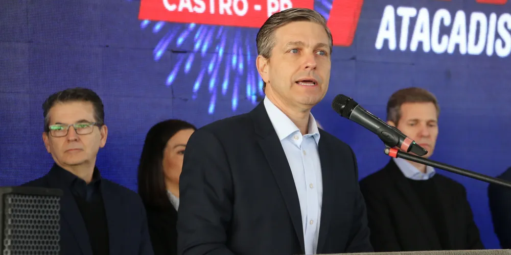 Ederson Muffato, diretor do Grupo Muffato, em discurso na inauguração de nova unidade