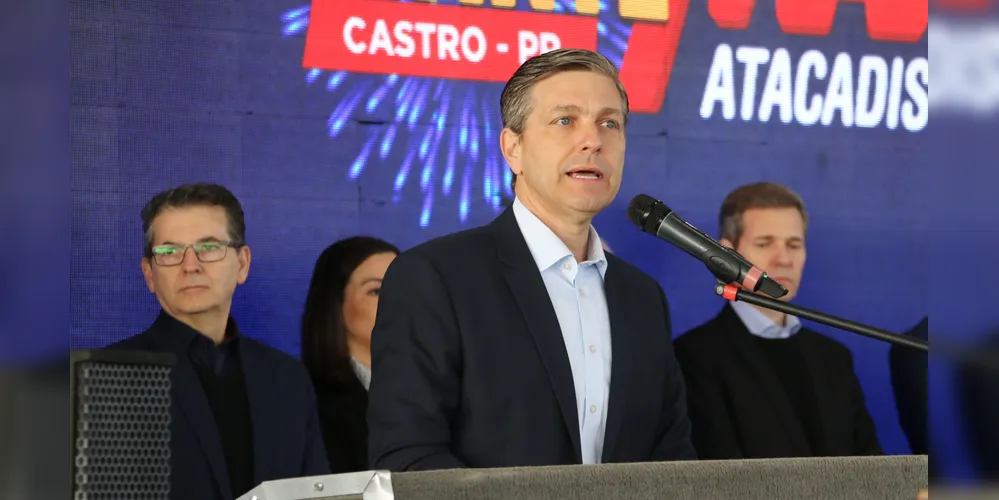 Ederson Muffato, diretor do Grupo Muffato, em discurso na inauguração de nova unidade