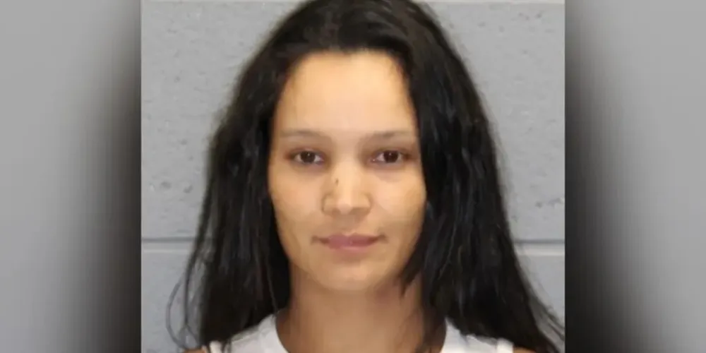 Talita, brasileira presa nos EUA por deixar filhos trancados no carro durante onda de calor