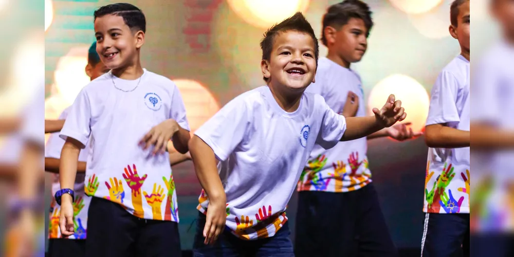 O Instituto oferece oficinas como judô, balé, futebol, pintura, artesanato e promove eventos culturais