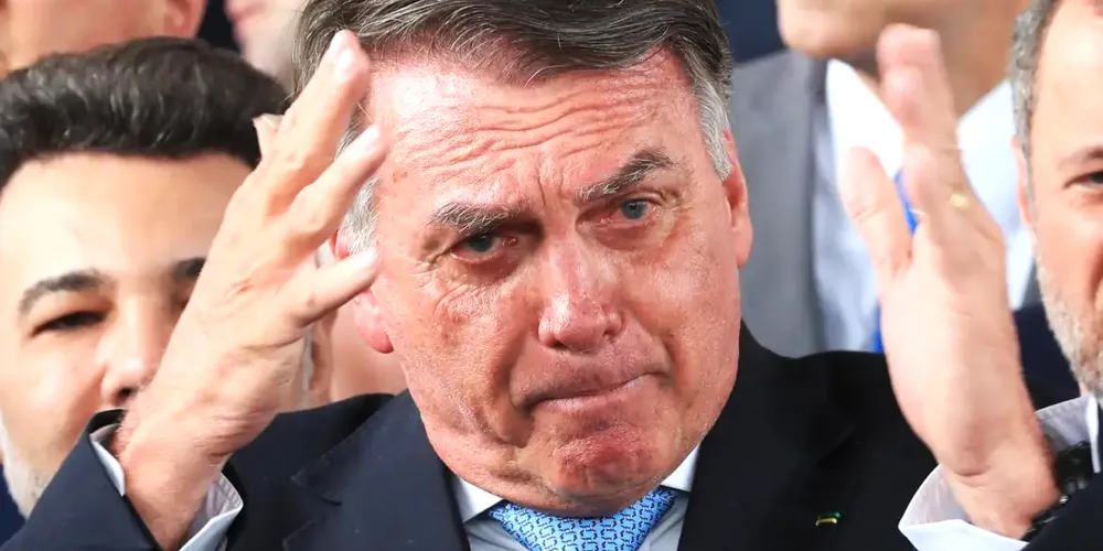Jair Messias Bolsonaro está usando tornozeleira eletrônica