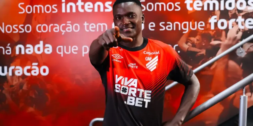 O Athletico anunciou na noite da última quinta-feira a contratação do atacante Kevin Viveros