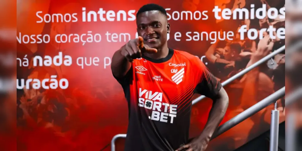 O Athletico anunciou na noite da última quinta-feira a contratação do atacante Kevin Viveros