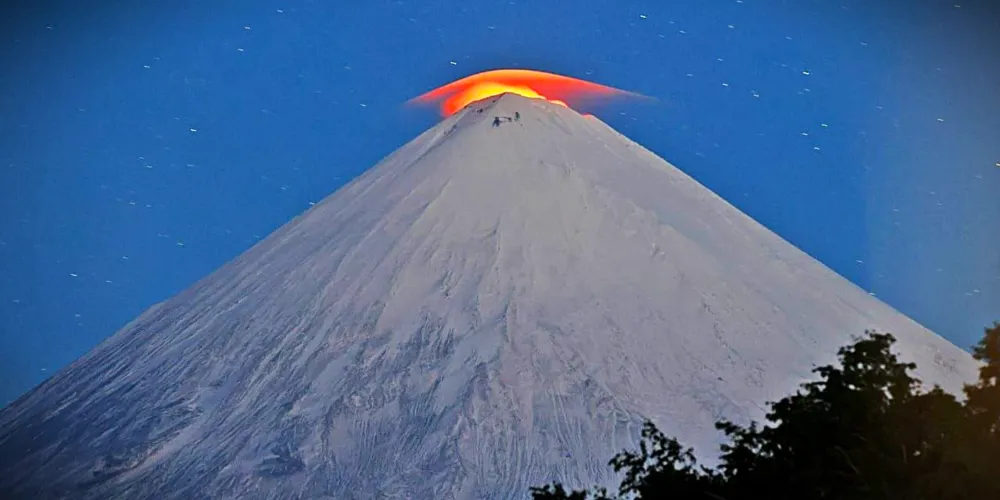 Klyuchevskaya Sopka entrou em erupção nesta quarta-feira (30)