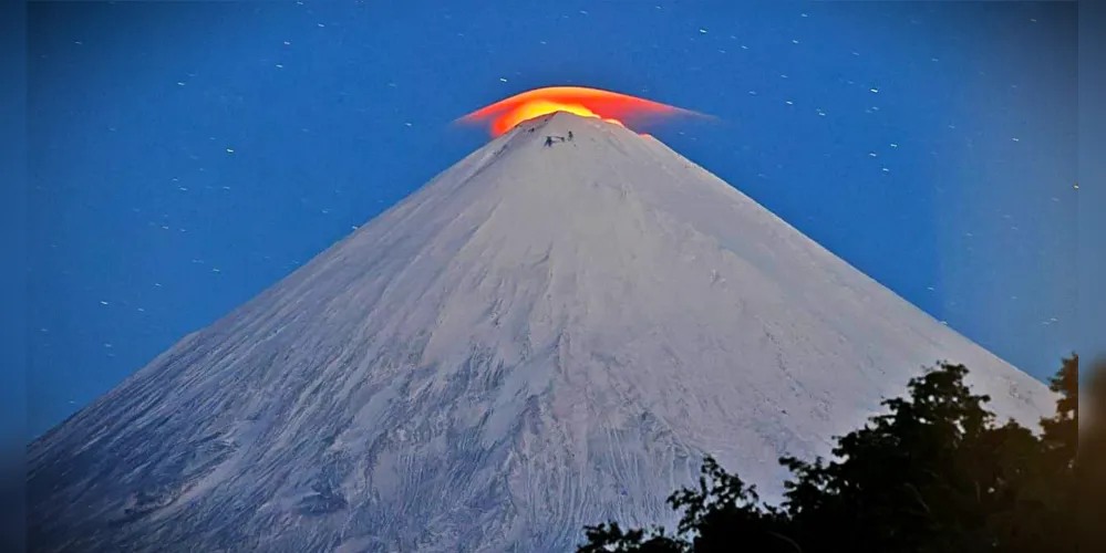 Klyuchevskaya Sopka entrou em erupção nesta quarta-feira (30)