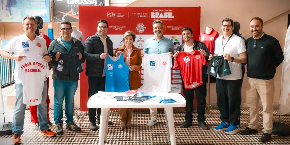 Uniformes foram entregues nessa segunda-feira (4)