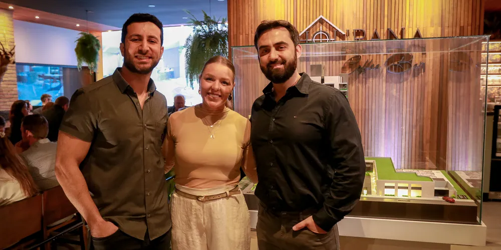 Na foto, Nader Bazzi, Marcela Slob e Nasser Bazzi