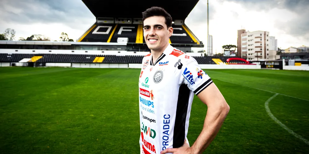 Léo Cittadini é meio-campista e tem 31 anos