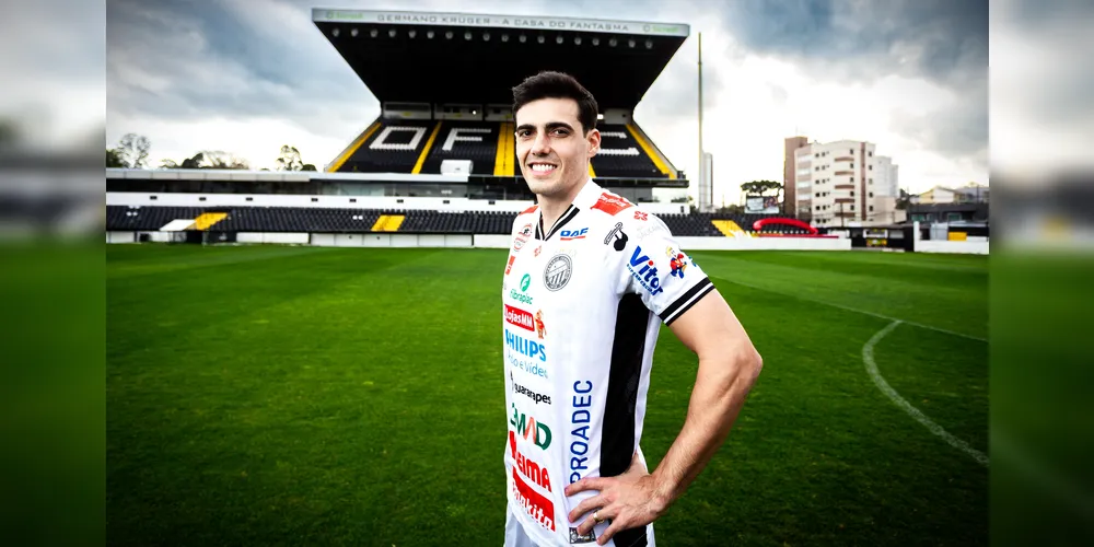 Léo Cittadini é meio-campista e tem 31 anos