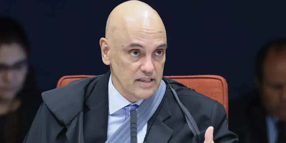 Alexandre de Moraes advertiu Bolsonaro nesta segunda (21)