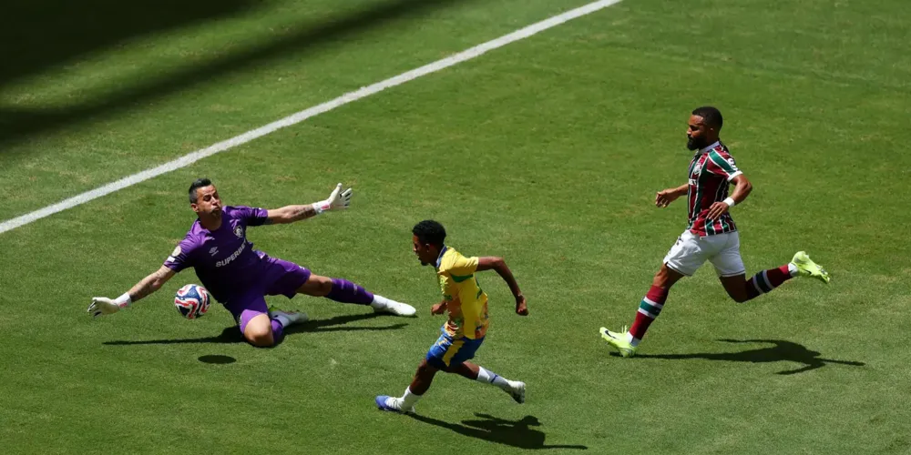 Fábio precisou trabalhar para manter o empate em 0 a 0