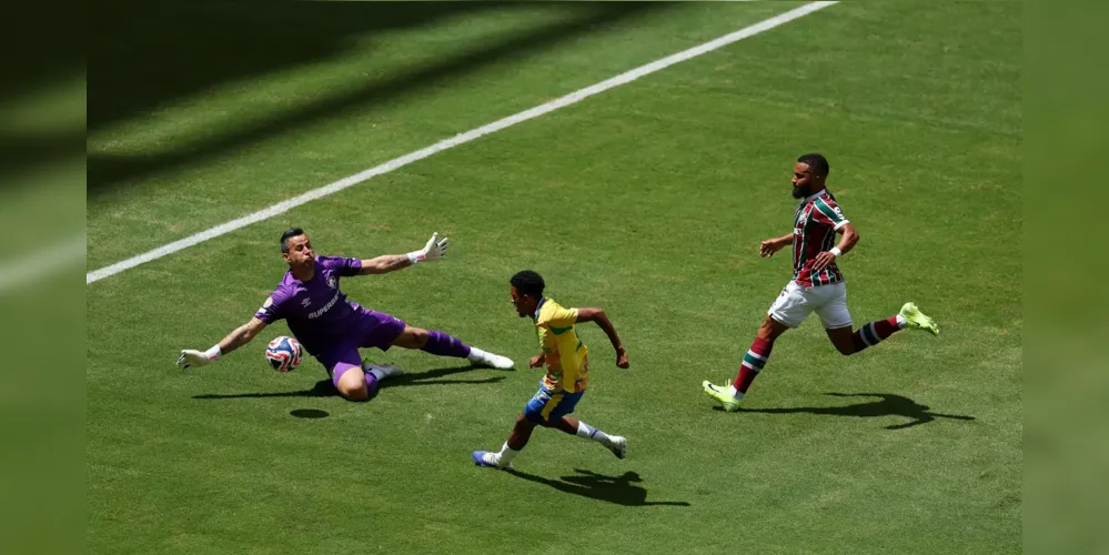 Fábio precisou trabalhar para manter o empate em 0 a 0