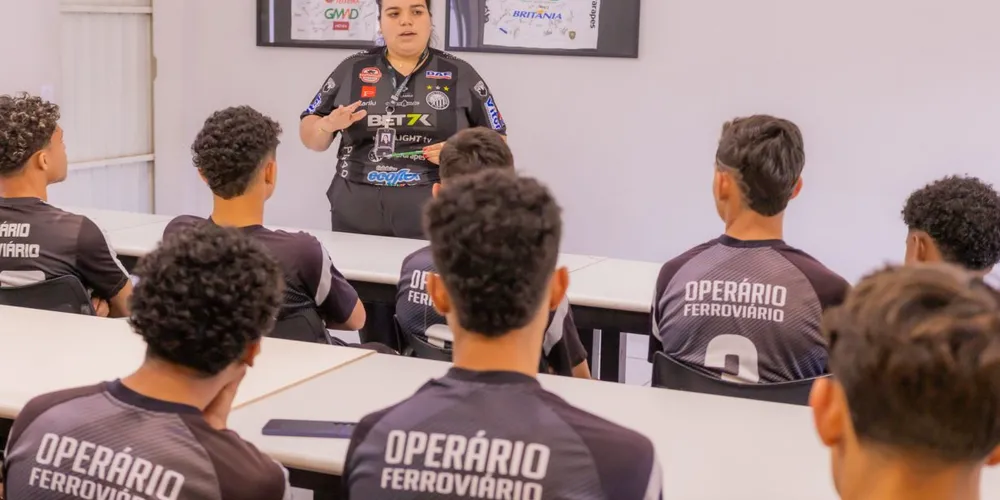 Kauana desenvolve o trabalho com a base do Ofec há cerca de um ano, quando foi convidada para assumir a coordenação pedagógica